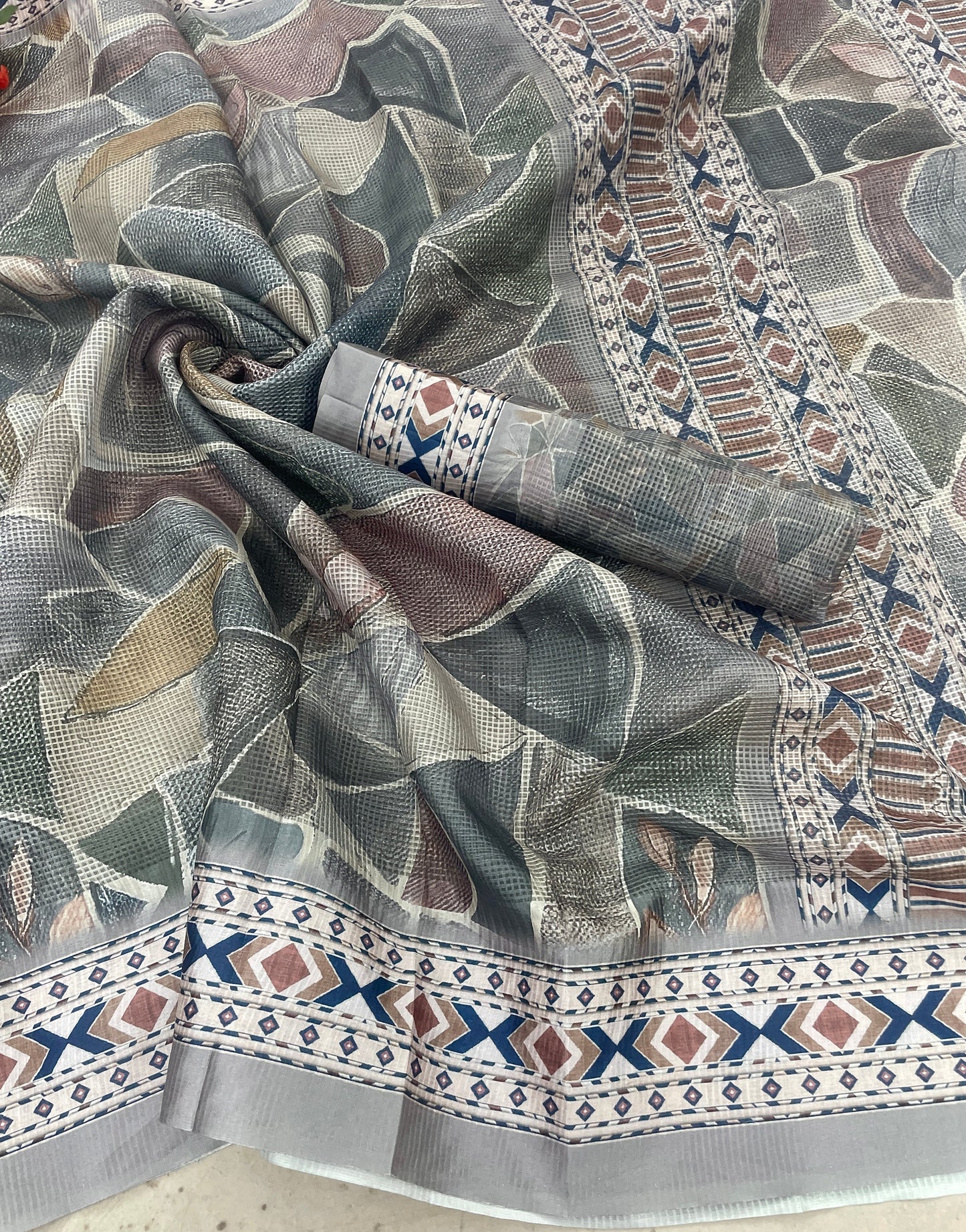 Elegant Floral Printed Saree with Designer Border – Perfect for Casual & Festive Wear - GREY BLOCK