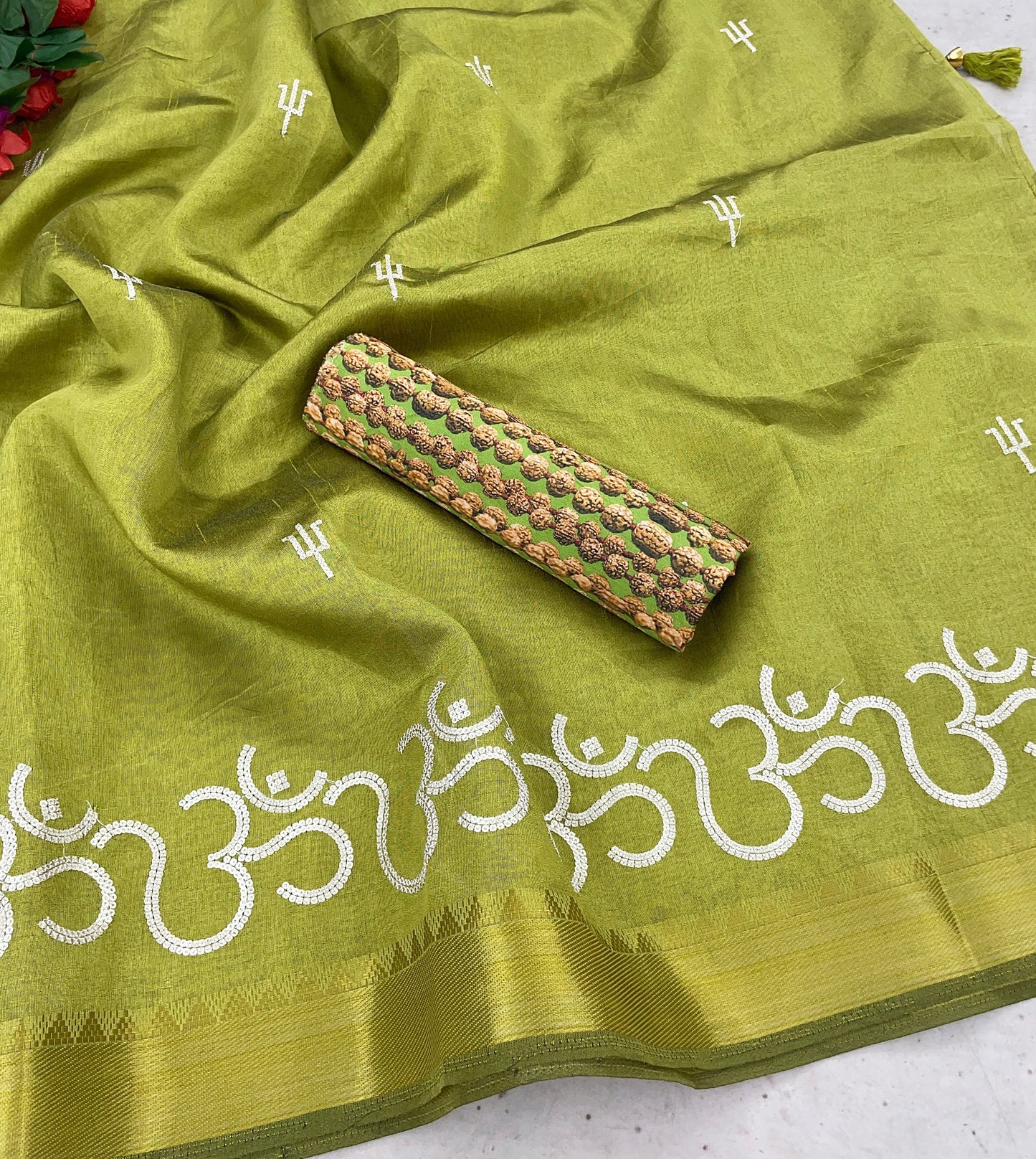Elegant Handcrafted Saree – A Timeless Blend of Tradition & Style - MEHNDI
