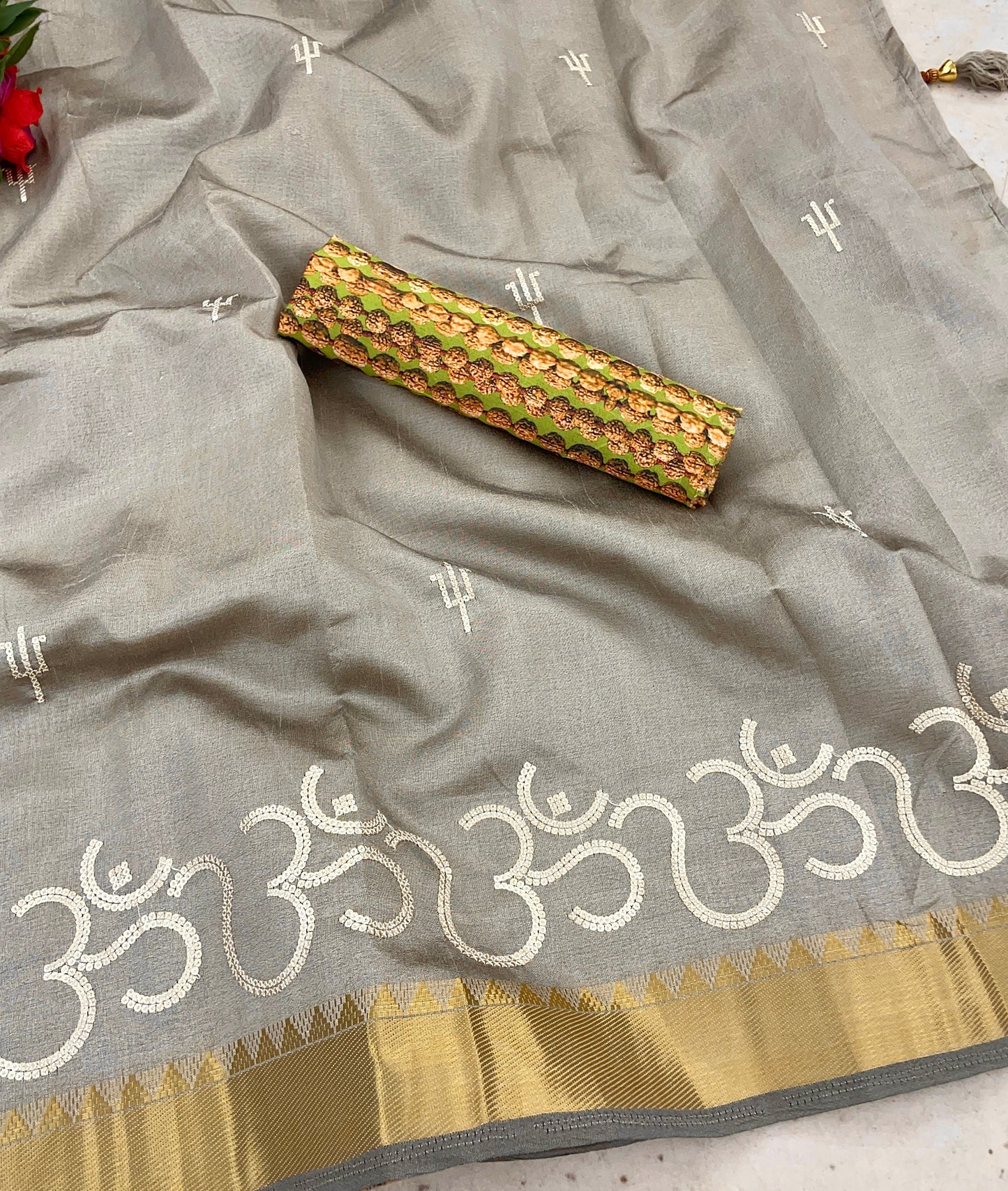 Elegant Handcrafted Saree – A Timeless Blend of Tradition & Style - BISCUIT